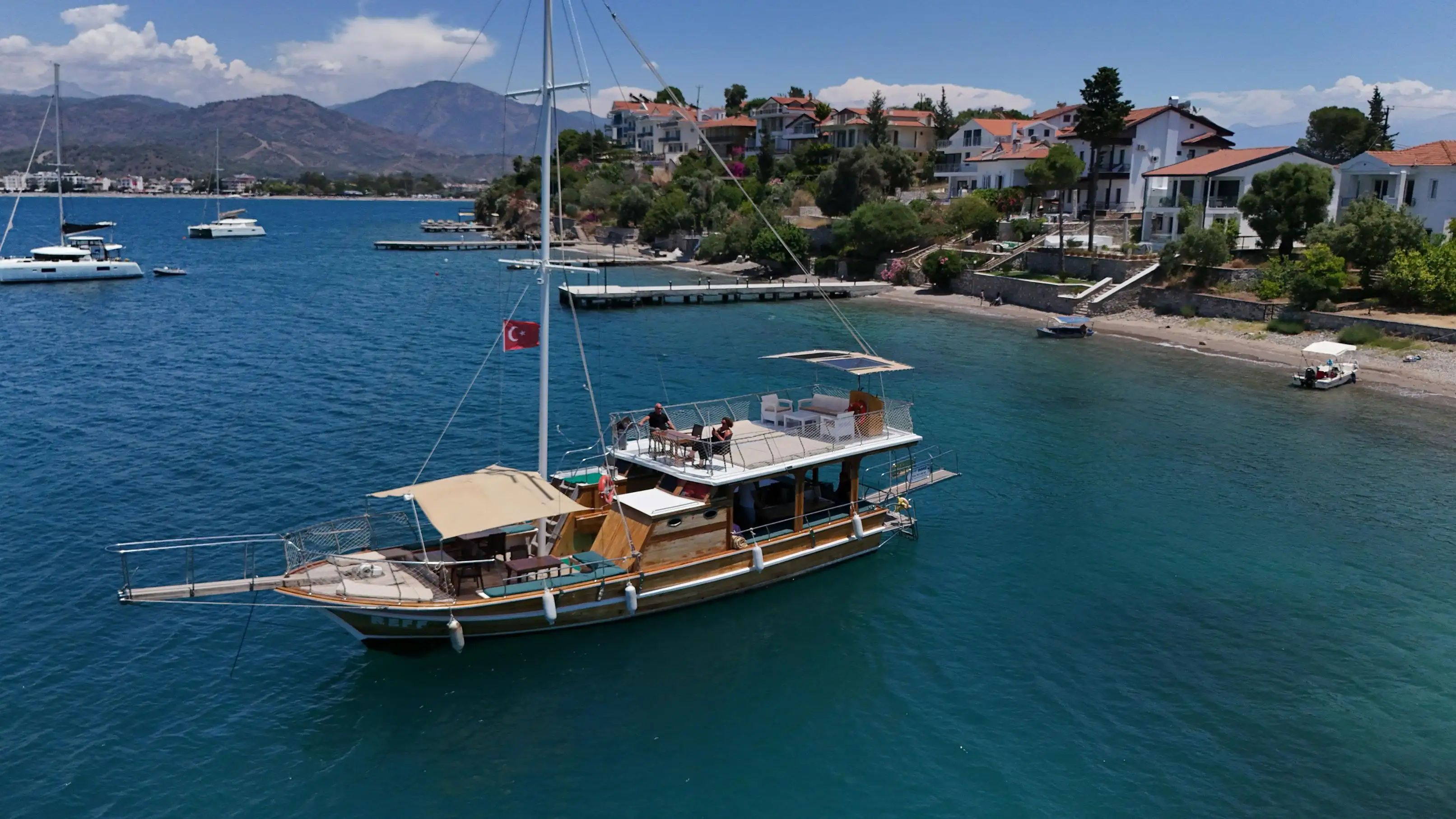 Reff Boat Fethiye Sahilinde