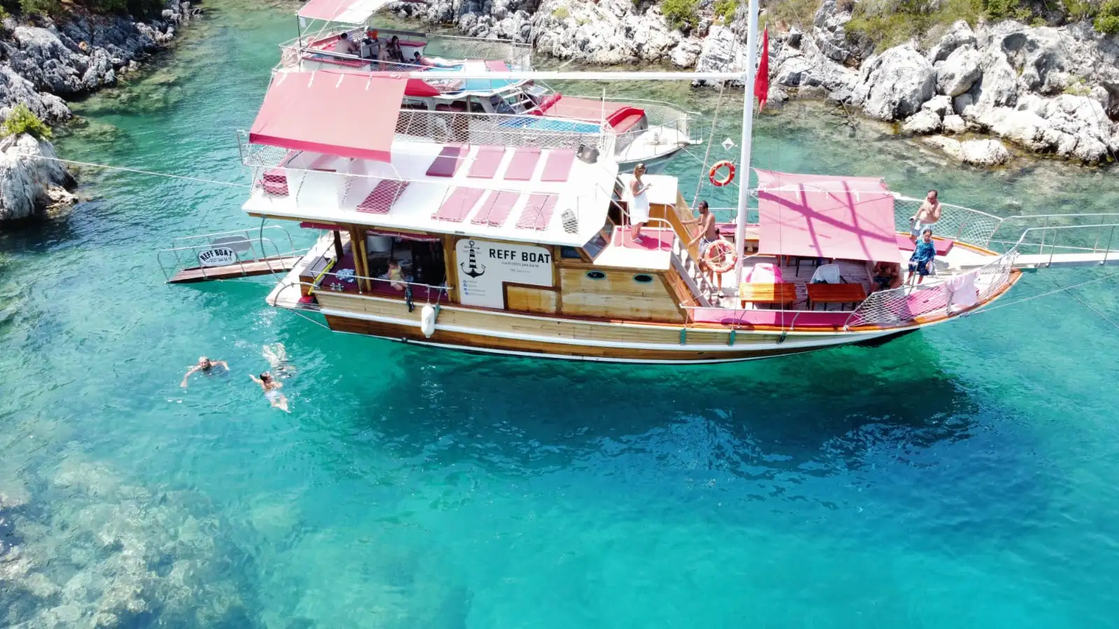 Yüzme Molasında Reff Boat