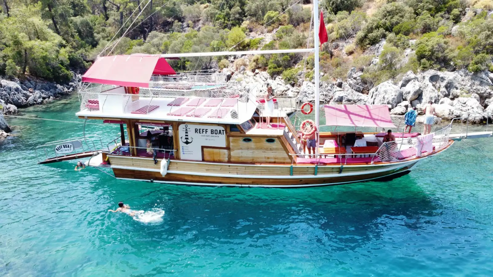Reff Boat'ta Yüzme Keyfi