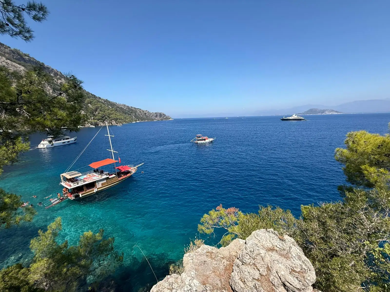 Tepeden Reff Boat Manzarası